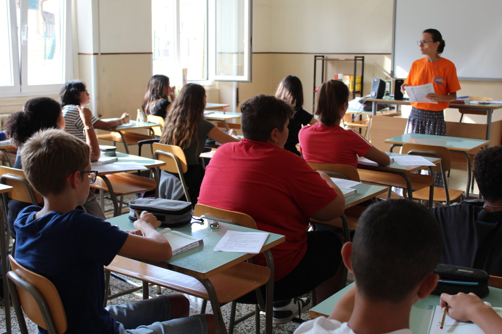 I ragazzi della secondaria di primo grado in classe